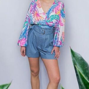 NWOT Jealous Tomato Women's Pleated Belted Chambray Shorts Size Large